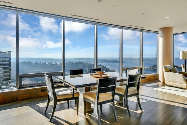 Building Photo - 3Bd/2.5Ba Bellevue Condo