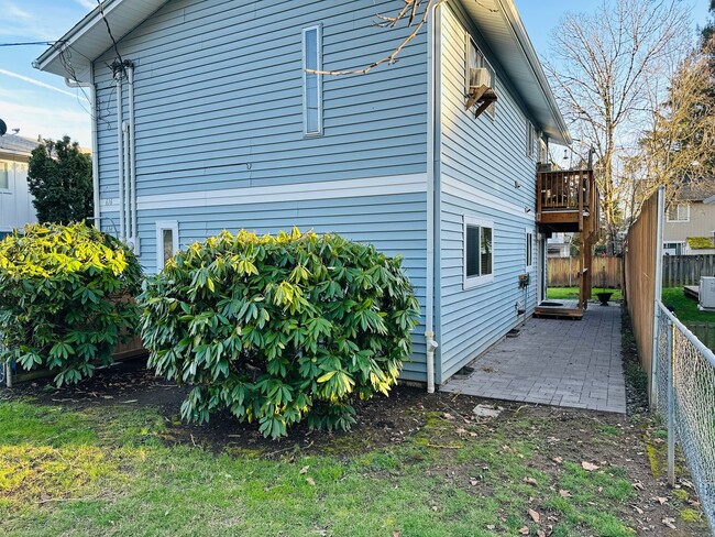 Building Photo - Beautifully Remodeled Downtown Camas Home