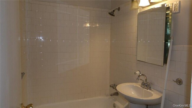 Building Photo - 502 Barclay Manor