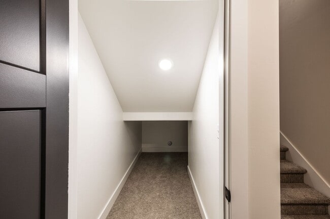 Building Photo - 715 Pine Ridge Ln