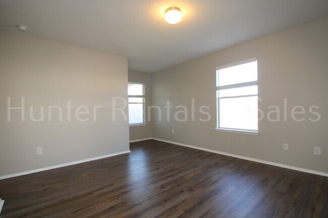 Building Photo - Modern Comfort in Meadows of Trimmier