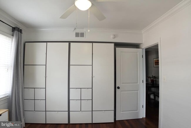 Building Photo - 718 S Washington St