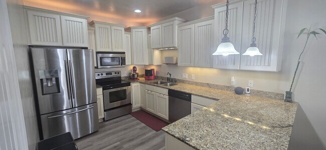 Building Photo - Beautiful 3 Bed 3.5 Bath in Riverton!!