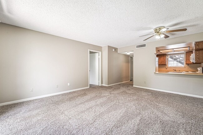Building Photo - 2 Bedroom, 2 Bathroom Condo unit in a Gate...
