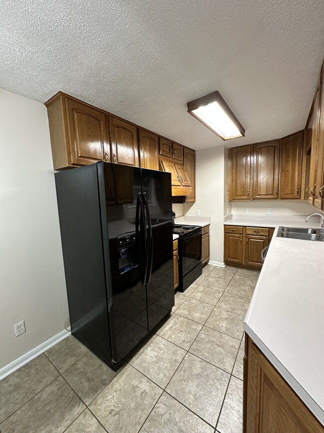 Building Photo - 175 Woodland Dr