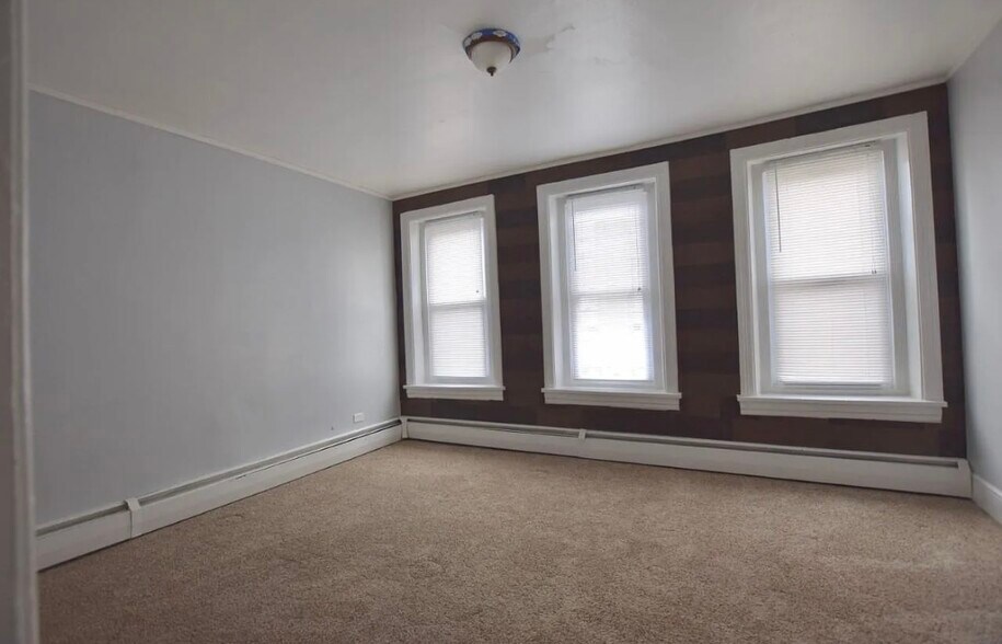 Building Photo - 108 S 4th St