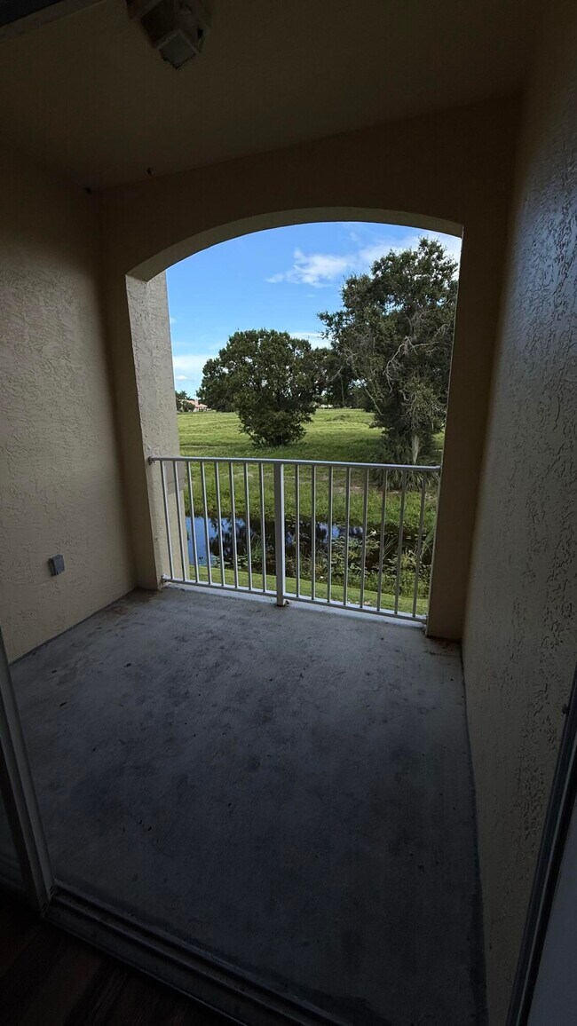 Building Photo - 2080 Greenview Shores Blvd