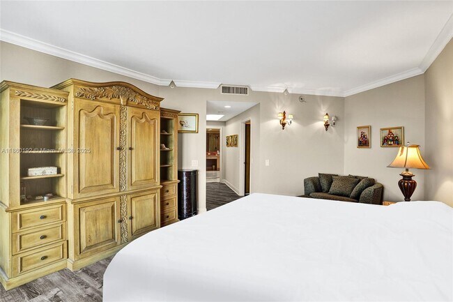 Building Photo - 21050 Point Pl