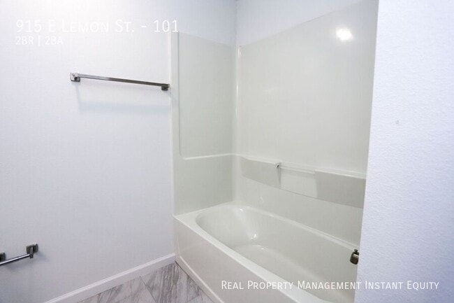 Building Photo - 915 E Lemon St