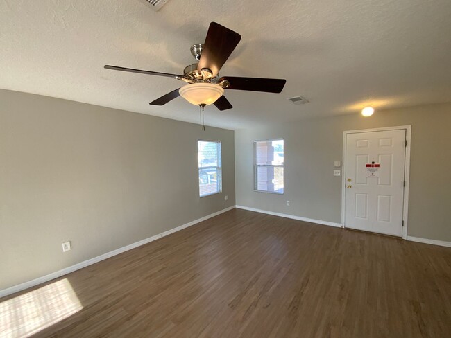 Building Photo - 4 Bedroom Home Available In Ventana Ranch!