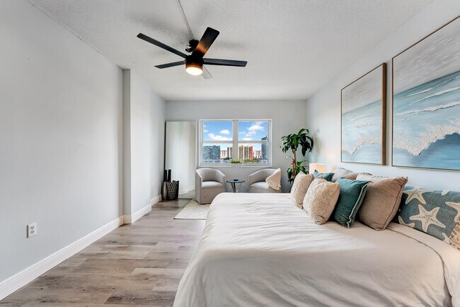 Building Photo - 400 Kings Point Dr