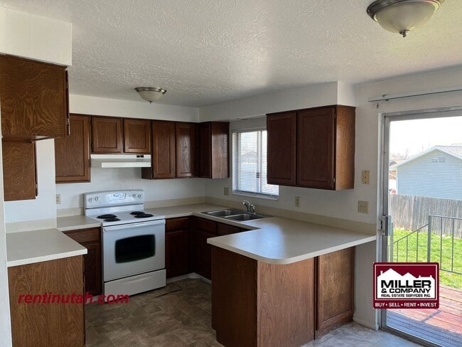 Building Photo - COMING SOON! Home For Rent! 1221 N. Qunicy...