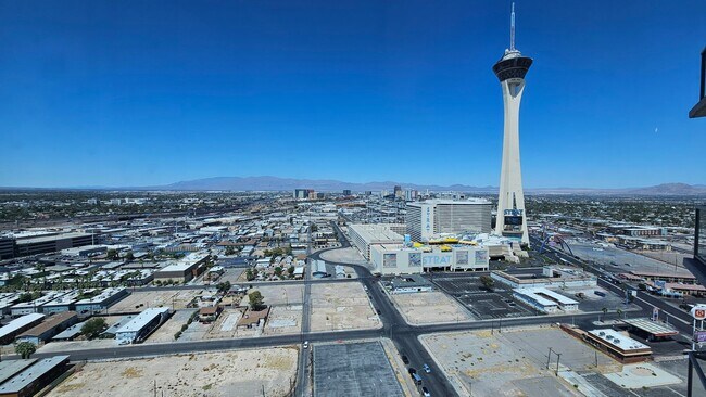 Building Photo - GORGEOUS FURNISHED 1 BEDROOM CONDO AT ALLU...