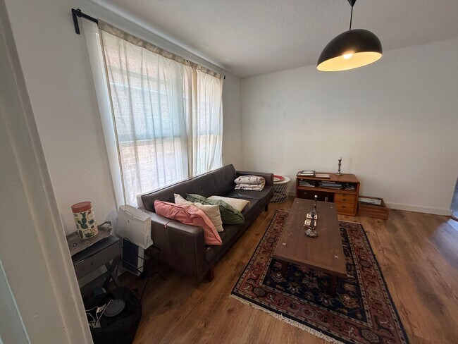 Building Photo - Charming 1,100 Sq Ft 2BR Home in South Park - Prime Seattle Location - Washer/Dryer in Unit!