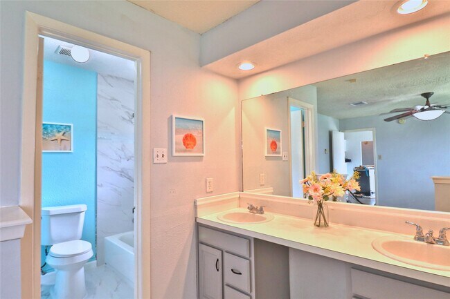 Building Photo - 2706 S Brompton Dr