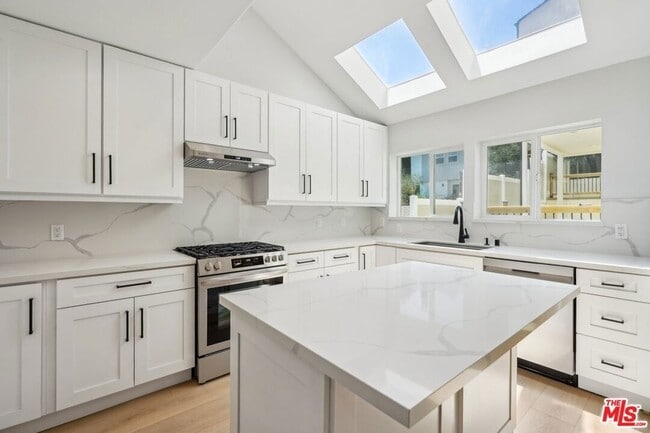 Building Photo - 5131 Campo Rd