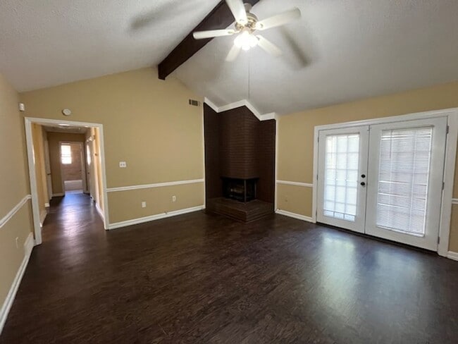 Building Photo - Renovated 3 Bedroom 2 Bath Home for Rent!