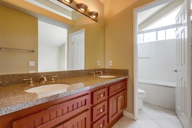 Building Photo - Lovely Home | Prime Westpark Location