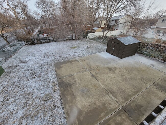 Building Photo - Beautiful House, Lots of Space, HUGE YARD!