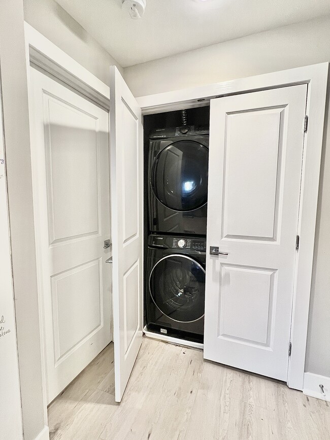 Washer & Dryer - 2102 1st St NW