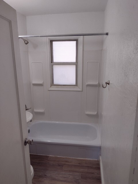 bathroom - 248 E Osbourne St