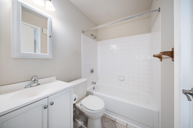 Building Photo - 275 Briarcrest Dr