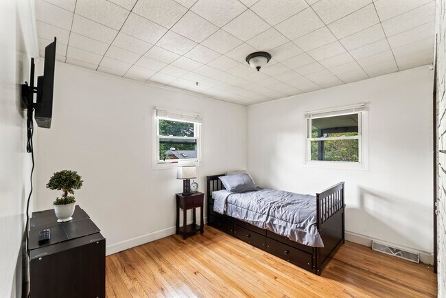 Building Photo - 2404 Saunders Station Rd