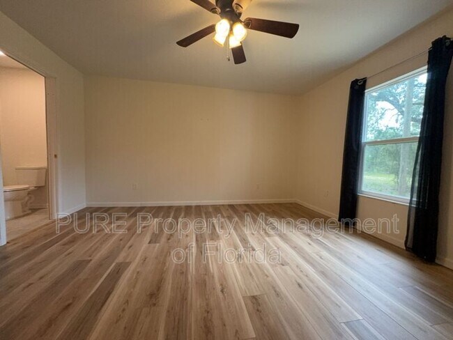 Building Photo - 11330 NE 66th Ln