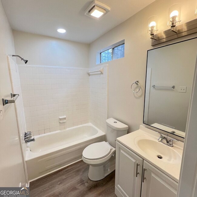 Building Photo - 9028 Raven Dr