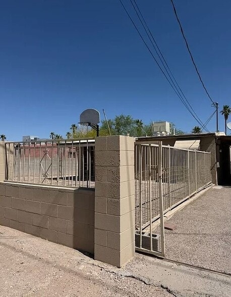 Building Photo - 419 E Alturas St