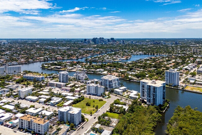 Building Photo - 715 Bayshore Dr