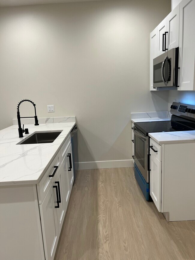 Building Photo - 10109 Alaska St S