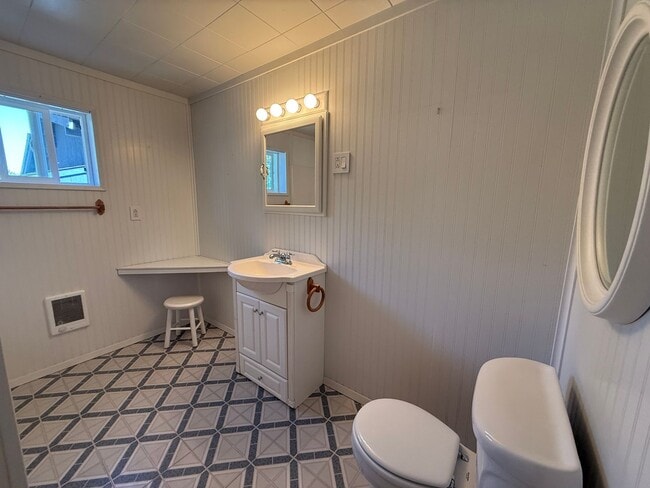 Building Photo - Country Setting, Close to Town – Charming 2 Bed, 2 Bath Home