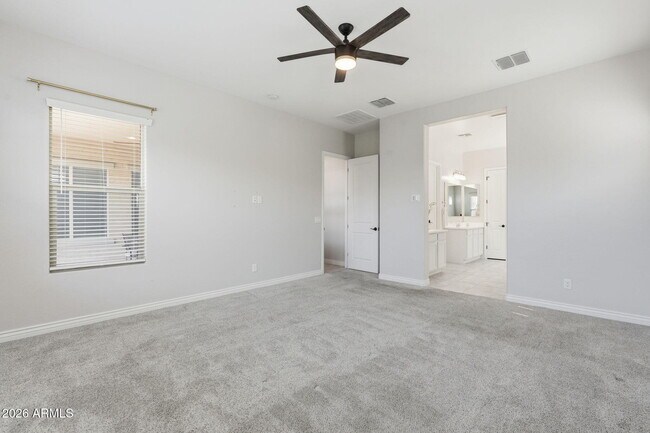 Building Photo - 10631 E Thatcher Ave