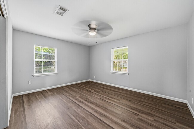 Building Photo - 5859 Flamingo Dr