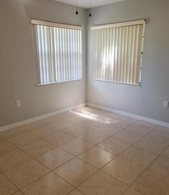 Building Photo - 781 Squirrel Ct