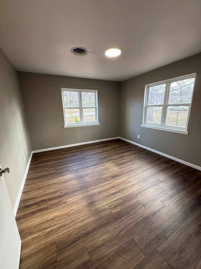 Building Photo - 3720 Old Jenny Lind Rd