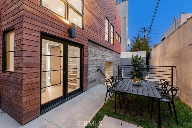 Building Photo - 1035 N Vista St