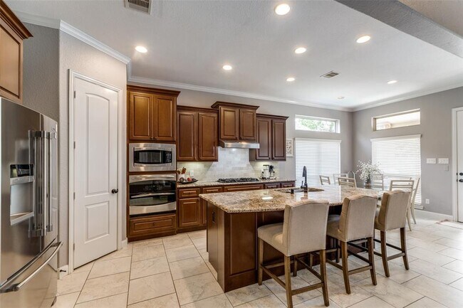 Building Photo - 15 Canoe Bend Dr