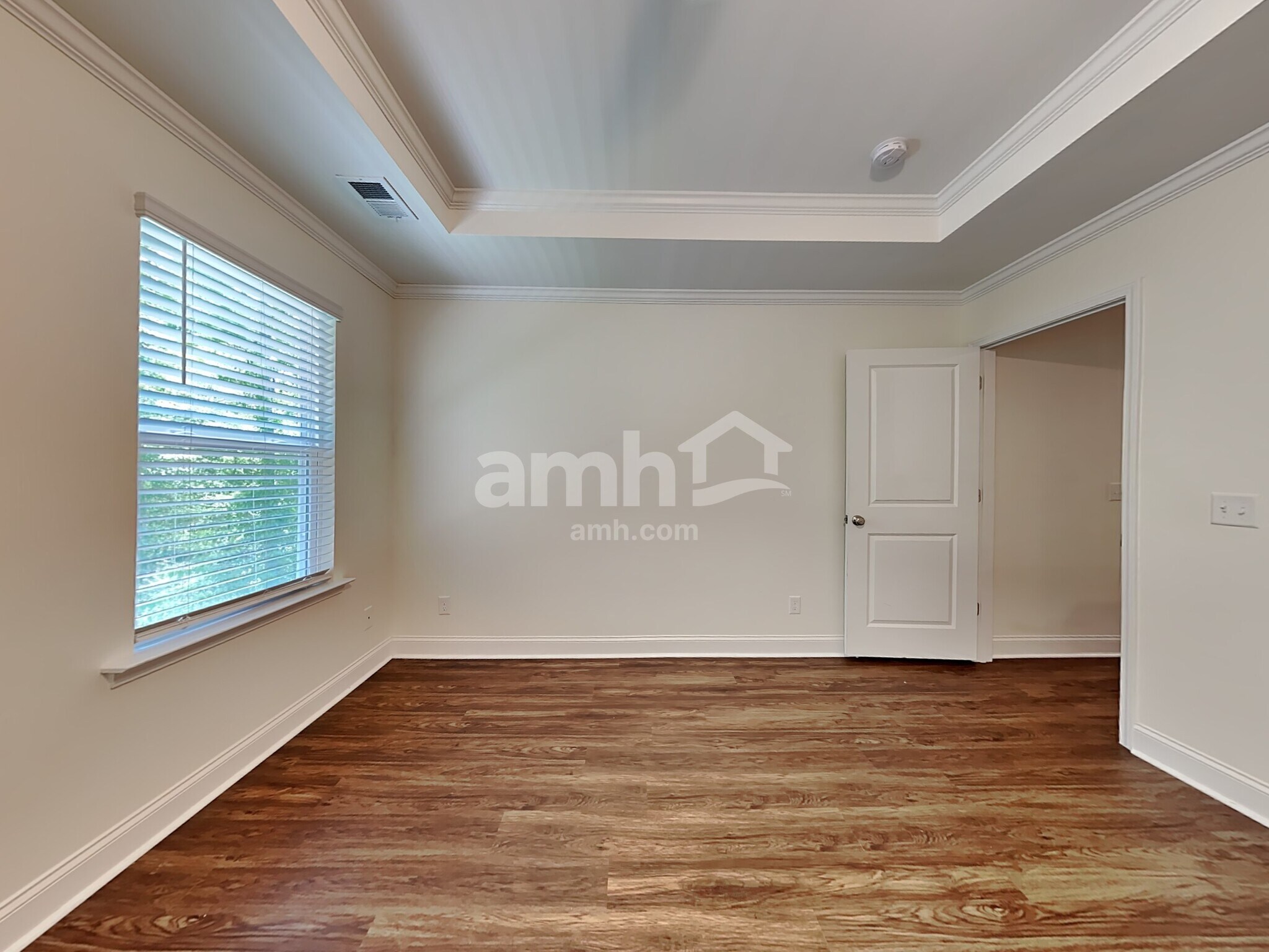 Building Photo - 230 Swan Dr