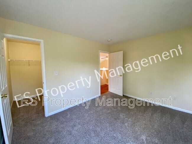 Building Photo - 7310 Parklake Pl