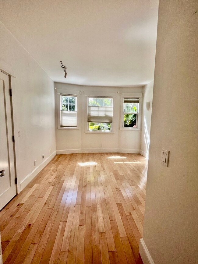 Building Photo - 3918 Webster St