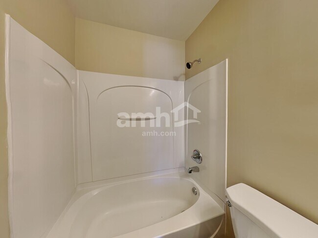 Building Photo - 12 Comesee Ct