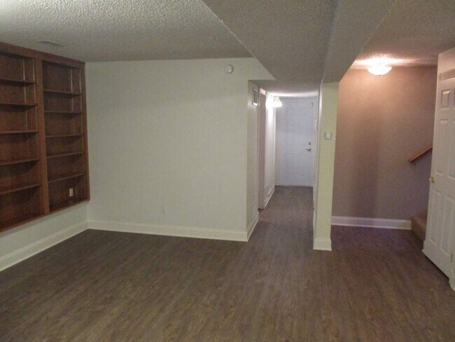 Building Photo - 3 Bedroom + Bonus, 2.5 Bathroom Gig Harbor...