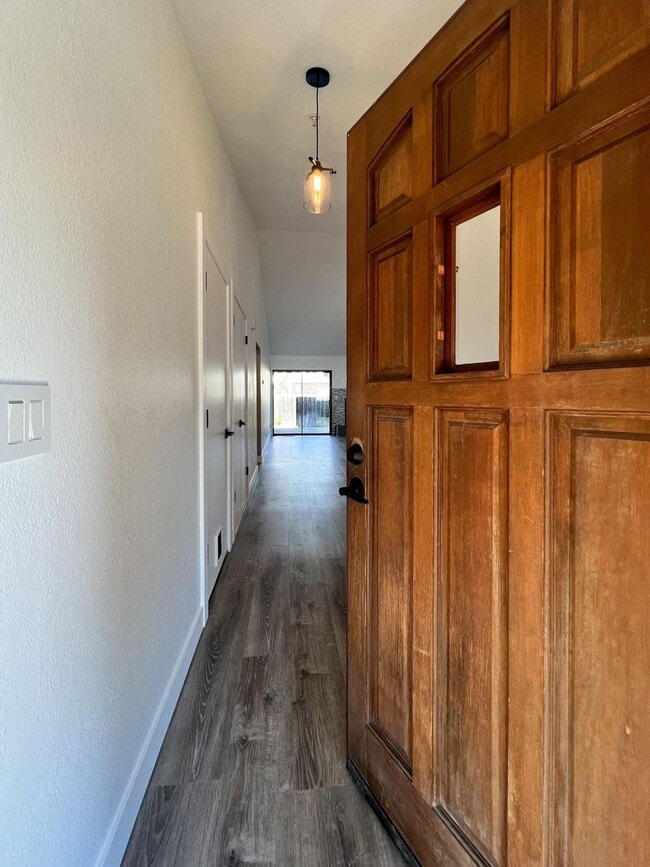 Building Photo - Beautifully Remodeled 2-Bedroom, 2-Bathroom Townhome with Single-Car Garage