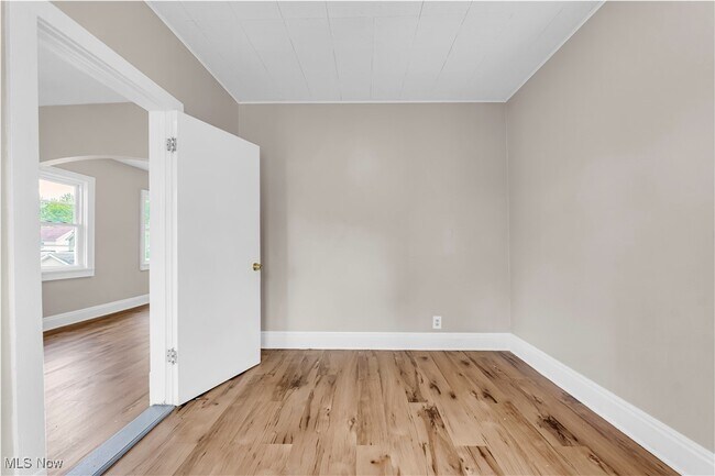 Building Photo - 2303 Montclair Ave