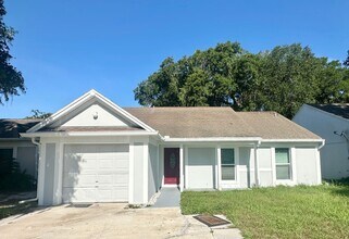 Building Photo - Incredible 3 bed 2 bath home in Apopka