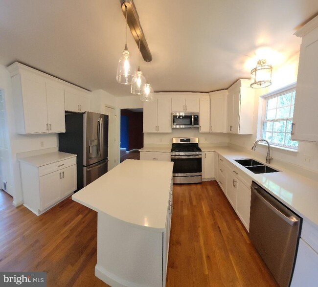 Building Photo - 10105 Cotter Ct