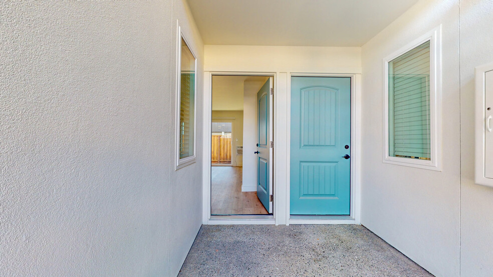 Front Entrance - Sonoma Park Apartments