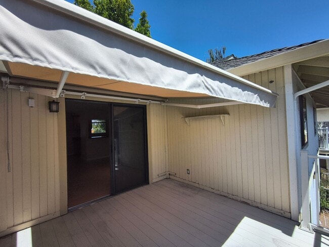 Building Photo - 1BED/1BATH Condo Located in a Quiet Area of Downtown Concord, Ca!!